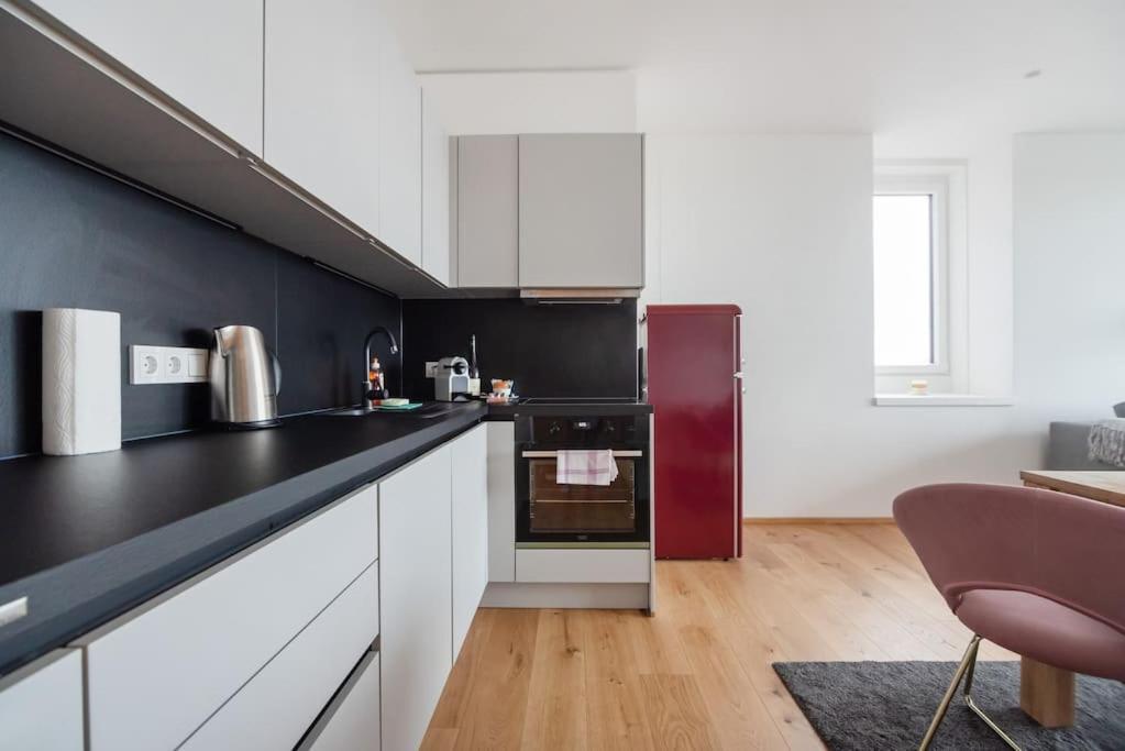 Hoch Hinaus, Neu Und Stilvoll Mit Pool Am Dach Appartement